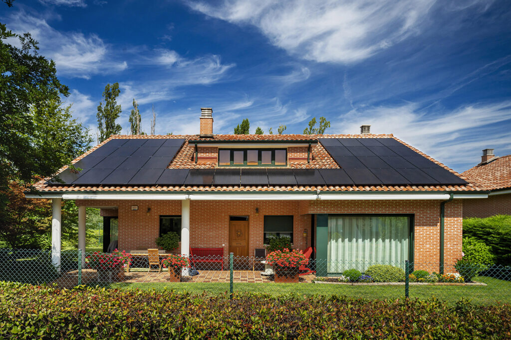 Aerotermia y energía solar fotovoltaica